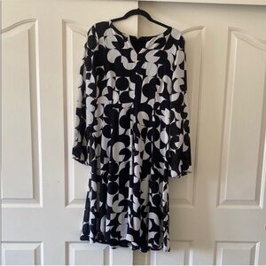 WORTHINGTON Black and White Long Sleeve Dress. Size 8